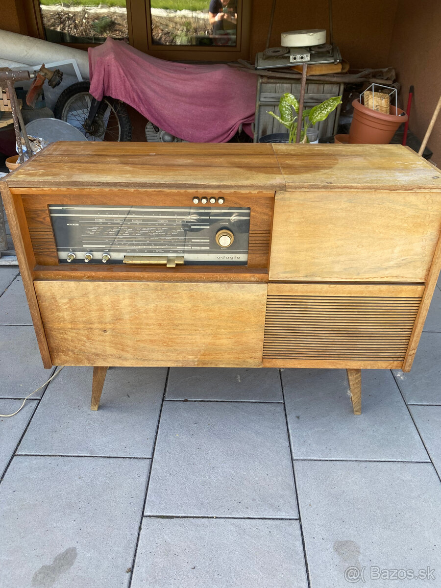Retro rádio Tesla Bratislava