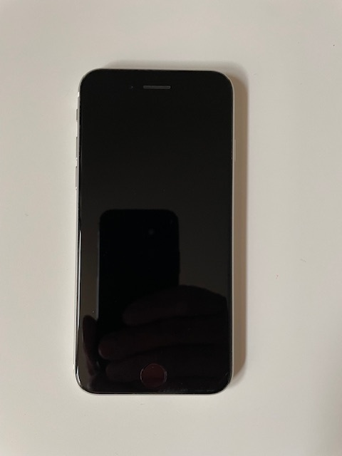Krásny Iphone SE 2020 64GB batéria 84 percent