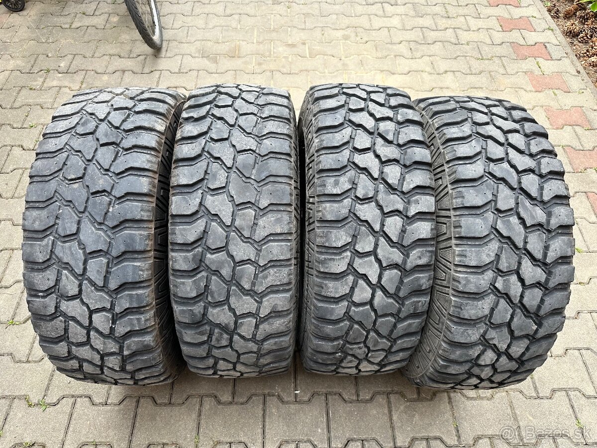 285/70 R17 Nokian MT
