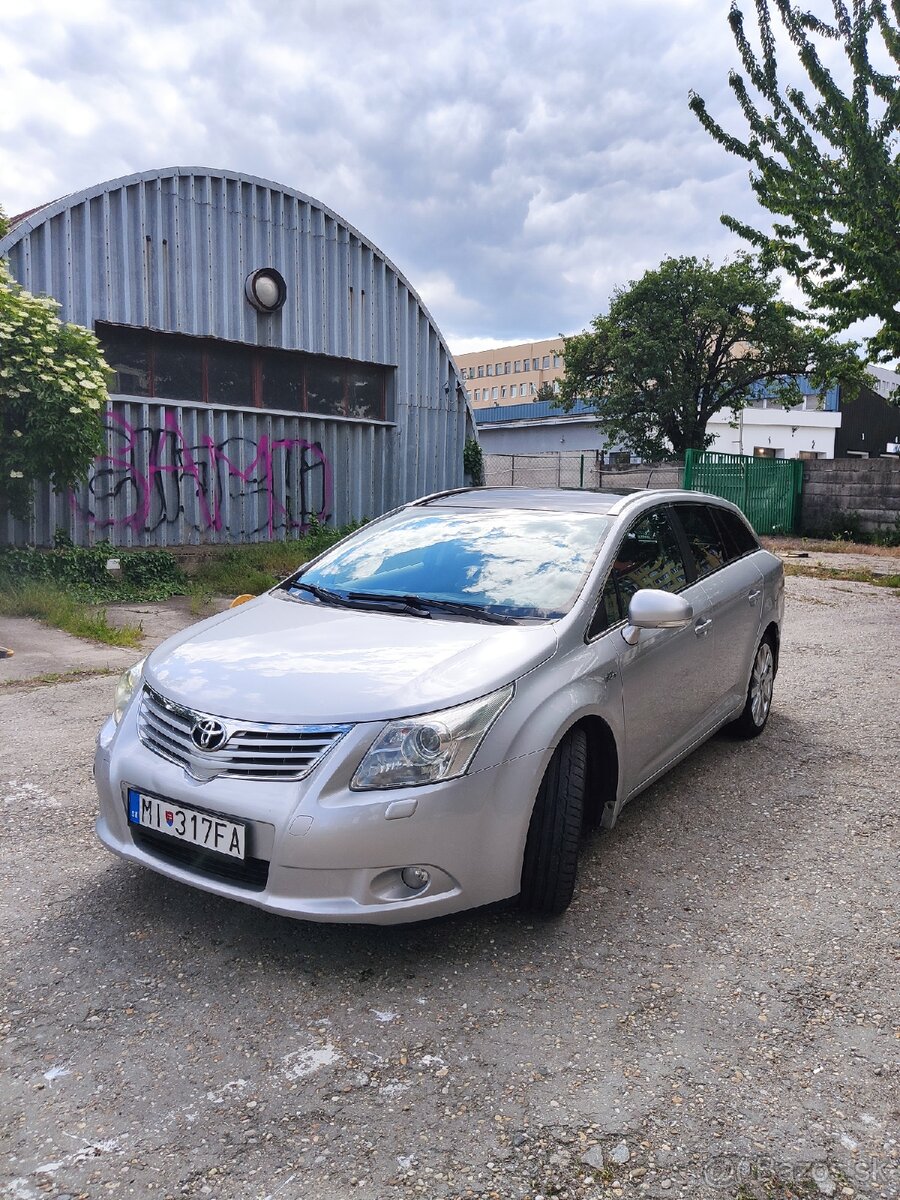 Toyota Avensis 2010, automat