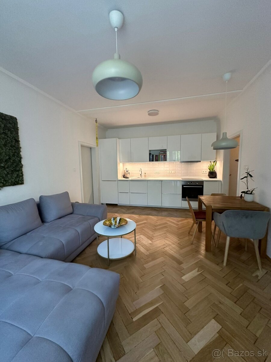 Na predaj pekný 2.5 izb. byt , výmera 58 m2, kompl. rekonšt.