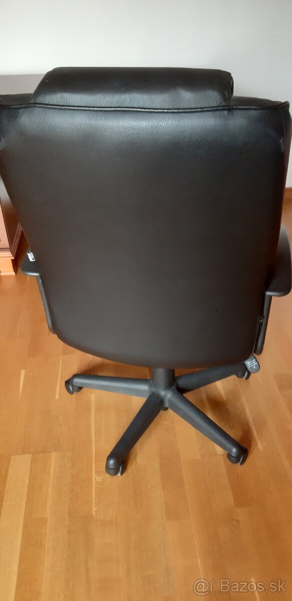 Kozene kancelarske kreslo otocne