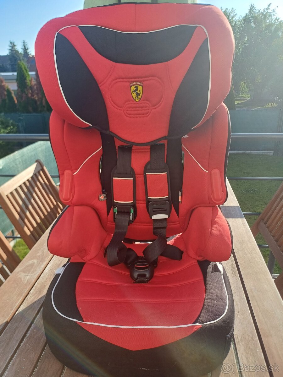 Ferrari scuderia 2 v 1 sedacka pre deti do auta