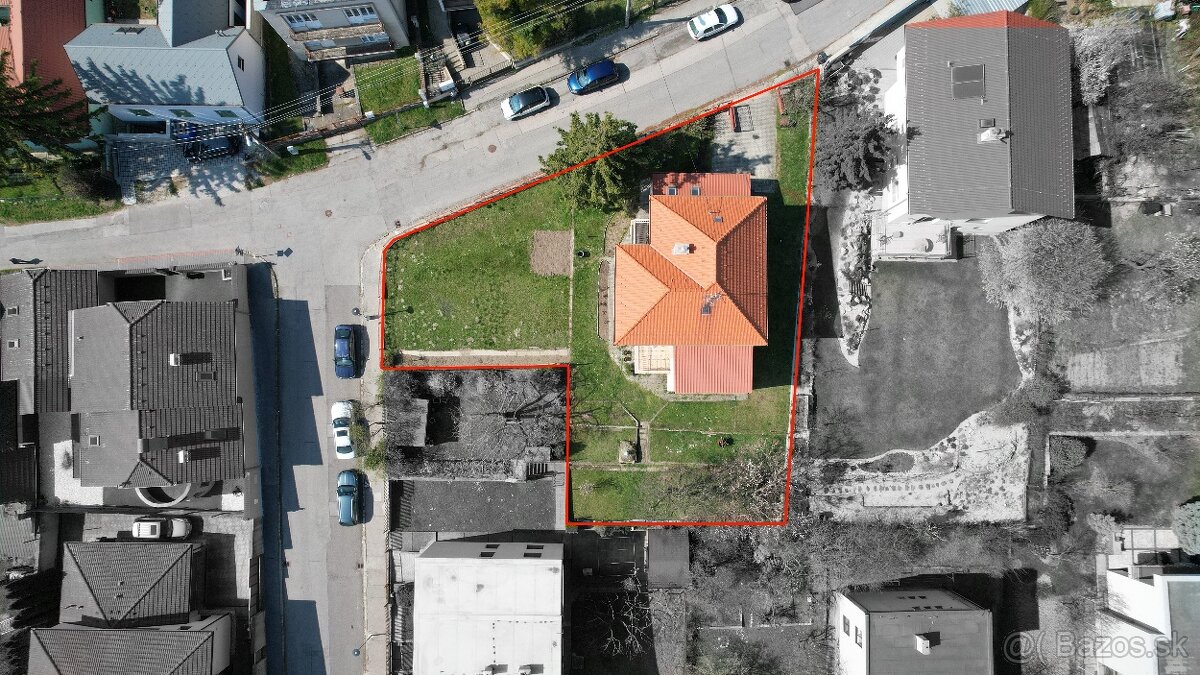 VIACGENERAČNÝ RD V HISTORICKEJ ČASTI DÚBRAVKY S VÝHĽADOM