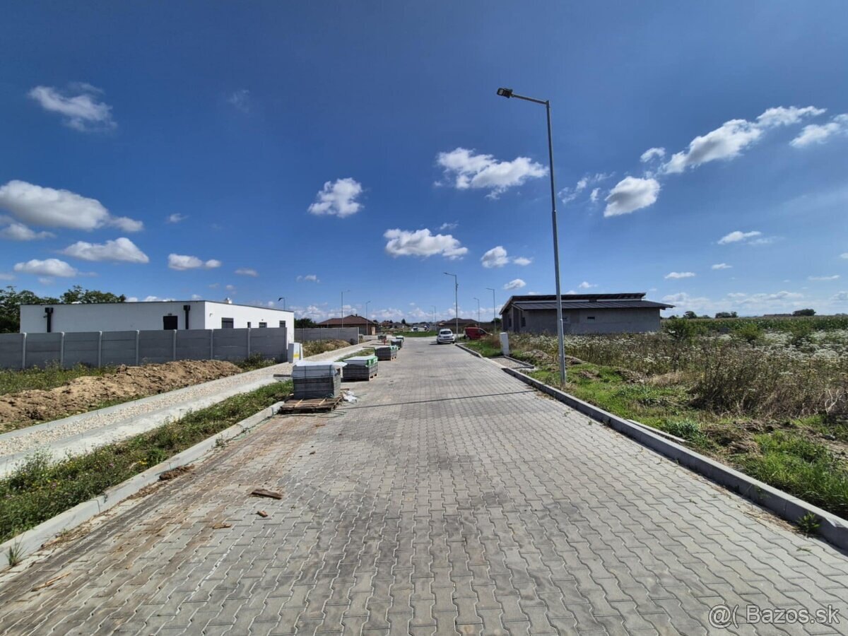 🏡 Stavebný pozemok v novej lokalite – Dvory nad Žitavou