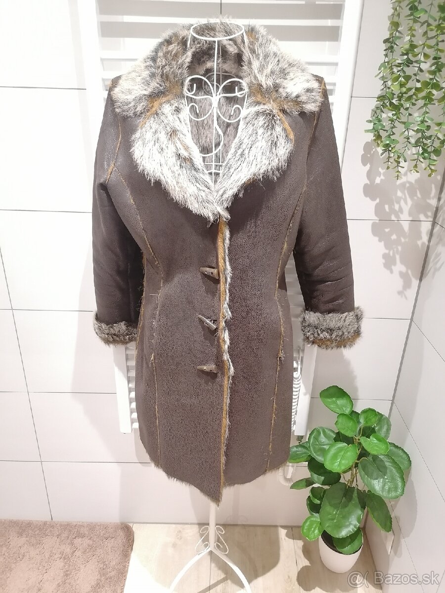 Dámsky kabát z umelej kožušiny a brúsenej kože – Tmavohnedý