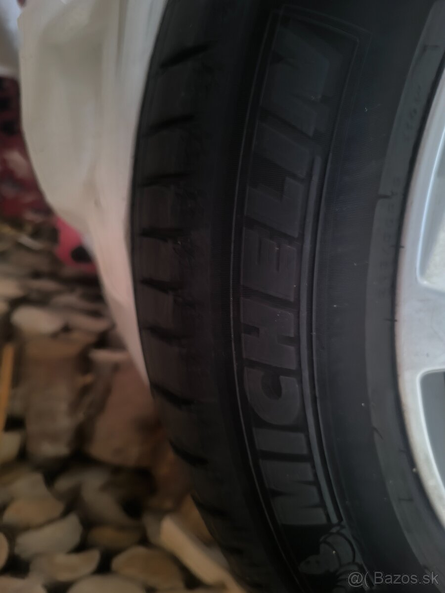 Všetko spolu 1000€