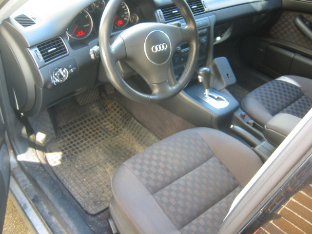 AUDI A6 C5 - sedačky + roleta