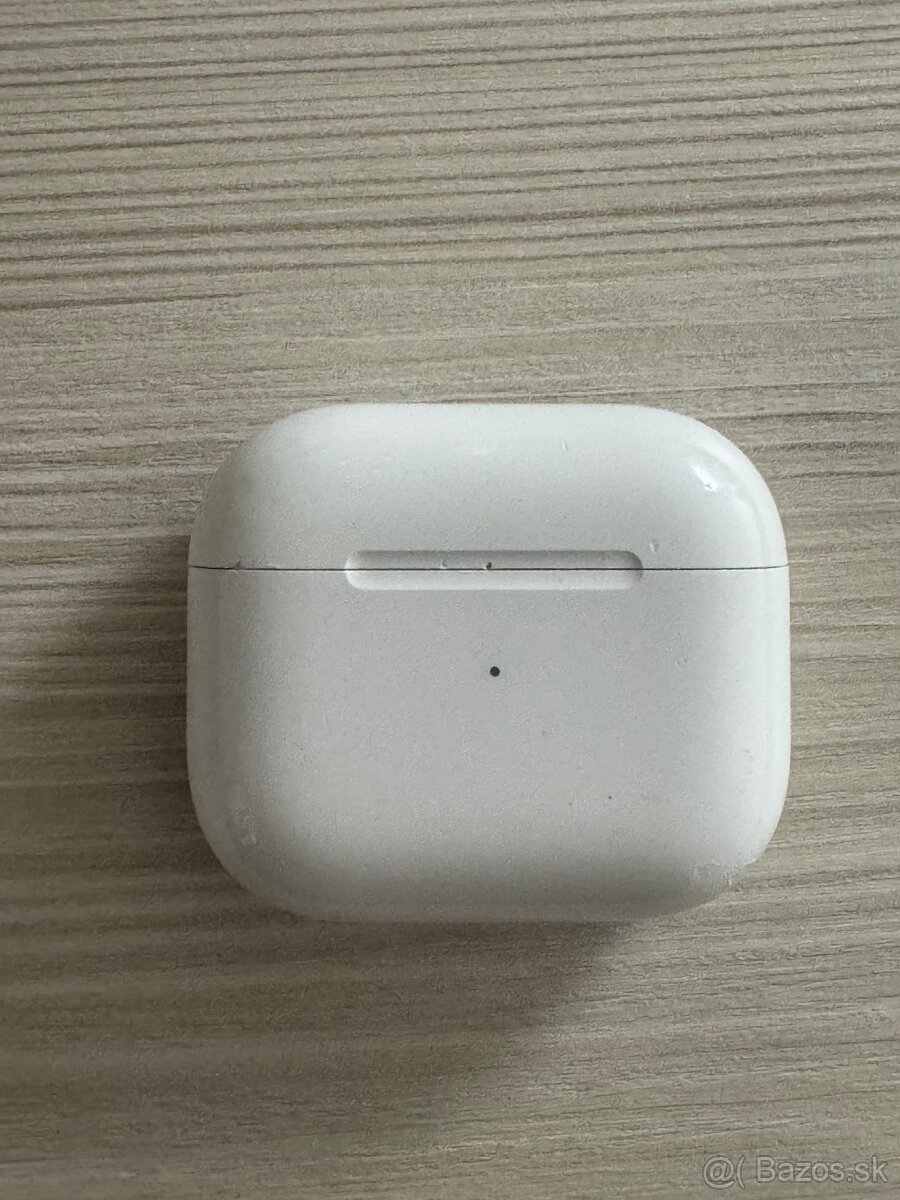 Apple AirPods (3. generácia) s MagSafe nabíjacím puzdrom