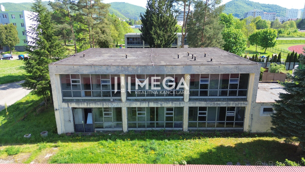 EXKLUZÍVNE NA PREDAJ budova na sídlisku 2A v meste Humenné