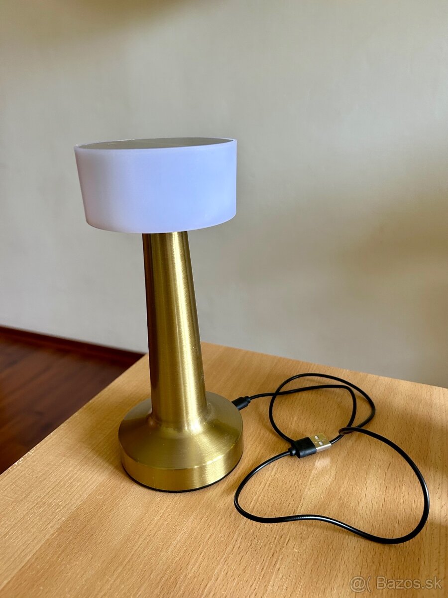 BEZDRÔTOVÁ DOTYKOVÁ LED LAMPA