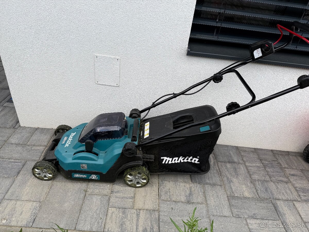 Akumulátorová kosačka Makita DLM382PM2