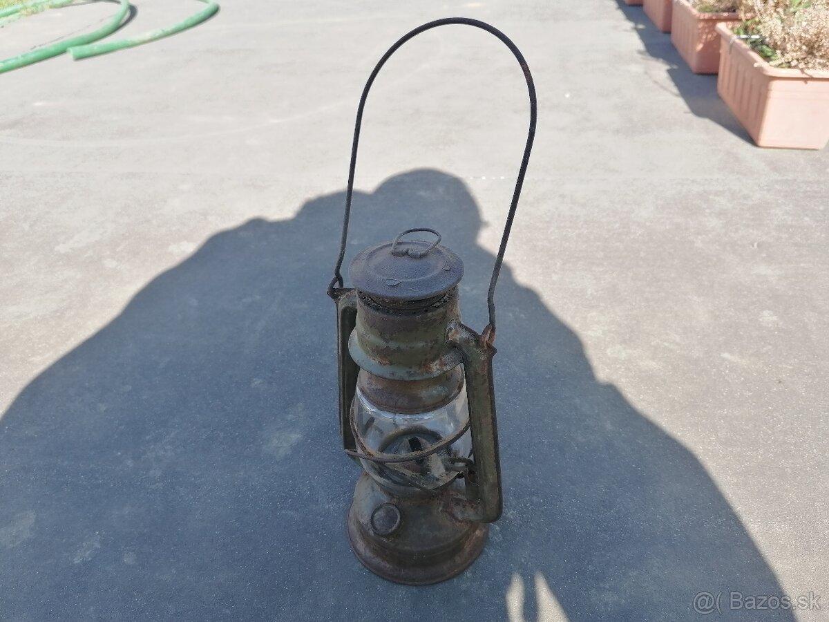 Predám starožitná petrolejová lampa