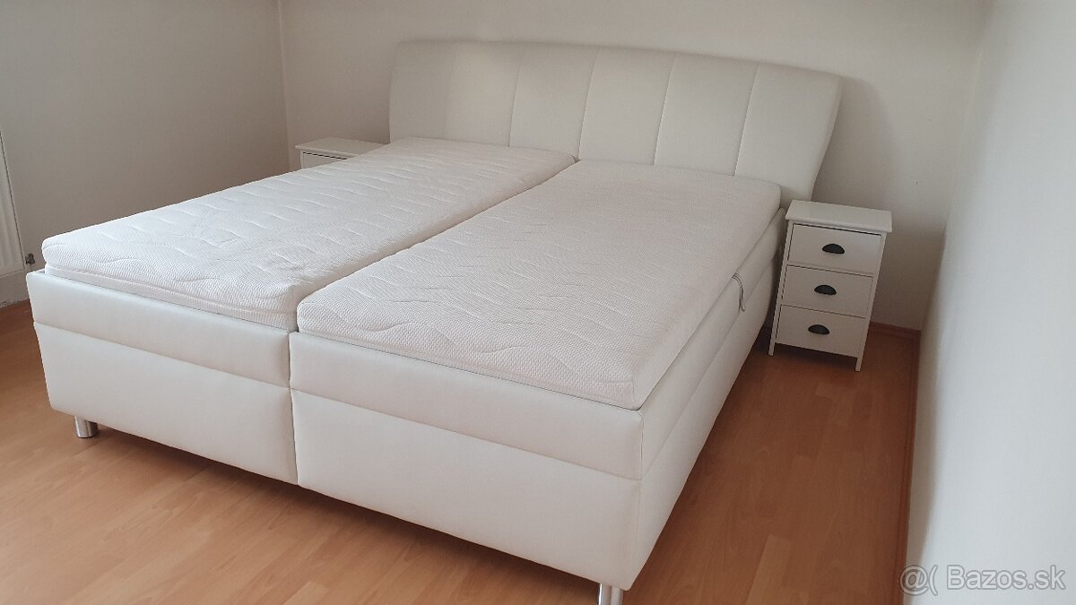 Biela kožená polohovateľná posteľ na ovládanie