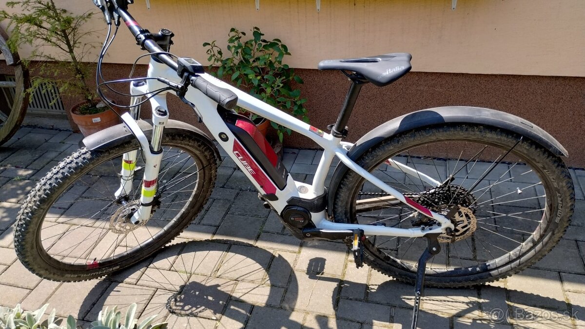 Predám dámsky elektrobicykel Cube Access Hybrid Pro 500