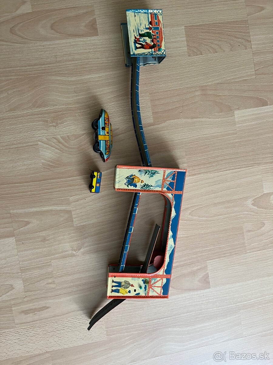 Stará hracka plechová dráha