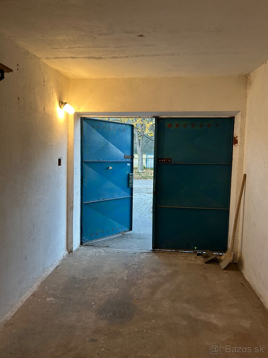 Na prenajom garaz Piestanska ulica