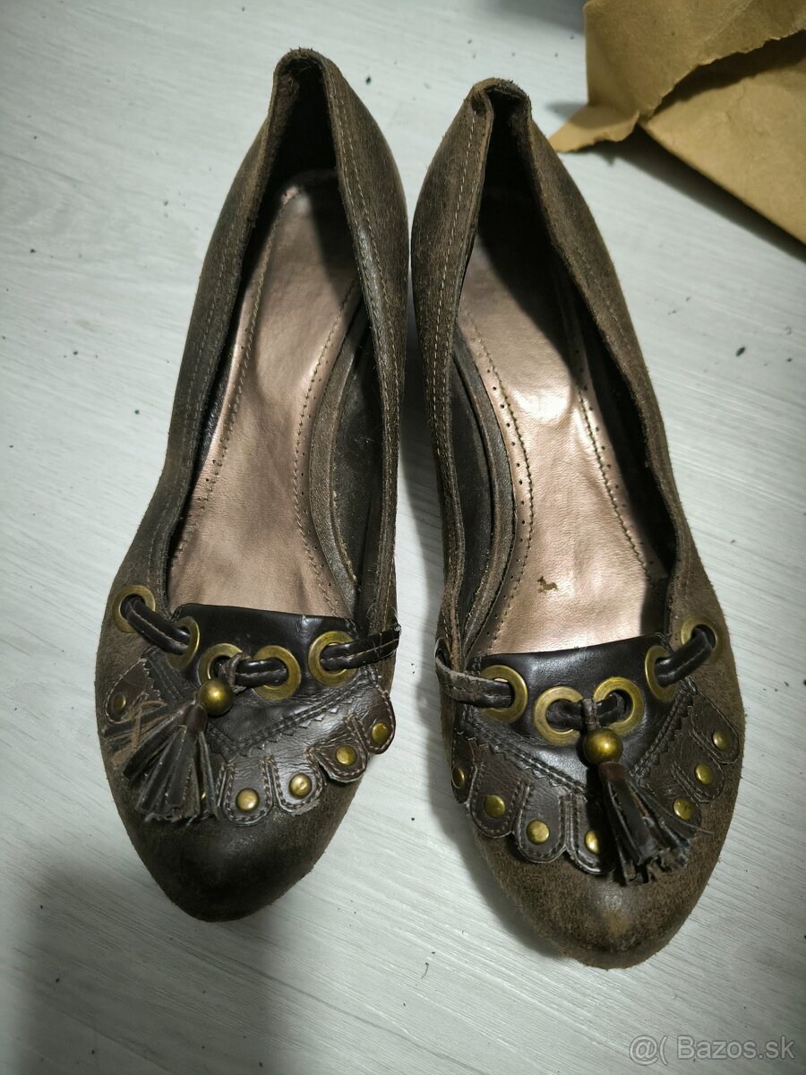 Hnedé takmer nové kožené mokasíny s Rakúska veľkosť 37 nové