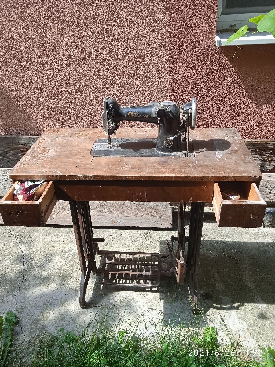 Predám funkčnú sijaciu mašinu za 100€.A koženku 6m.