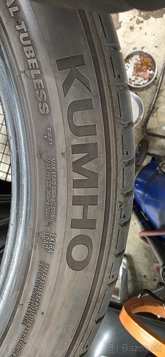 285/40 R22 Kumho