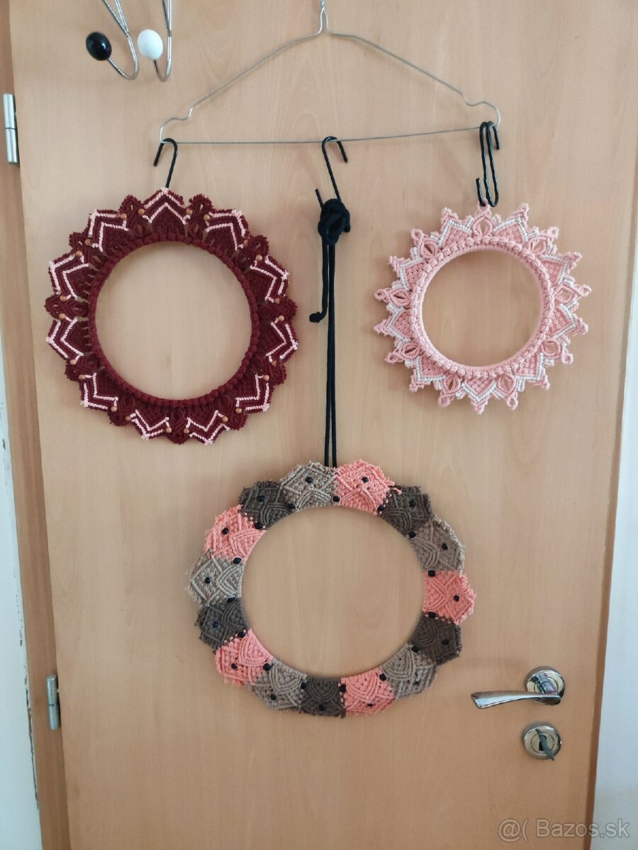 Kruhová dekorácia na stenu - macrame