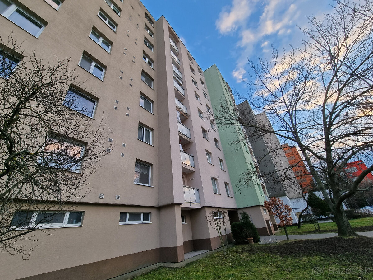 NA PREDAJ 1 IZBOVÝ BYT s LOGGIOU 41 m2 A. TRAJAN PIEŠŤANY