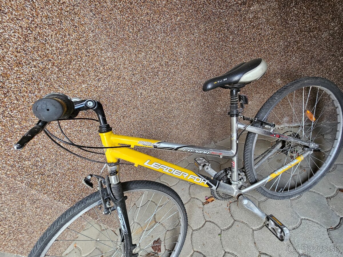 Dámsky trekový bicykel Leader Fox
