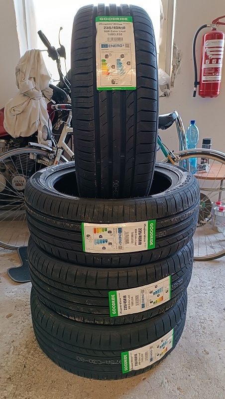 235/45 R18 letné Goodride