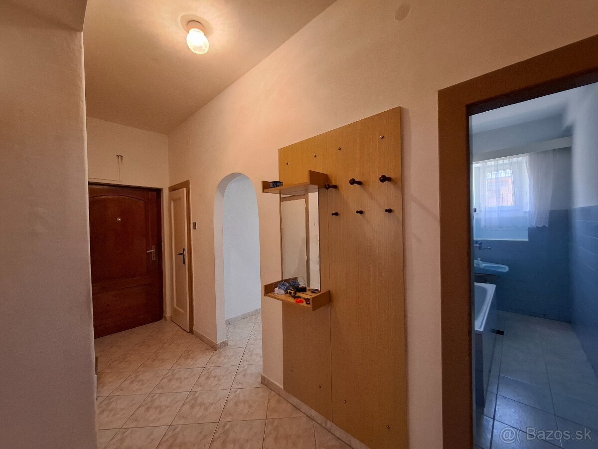 3 IZBOVÝ BYT, POVAŽSKÁ BYSTRICA, NA PREDAJ