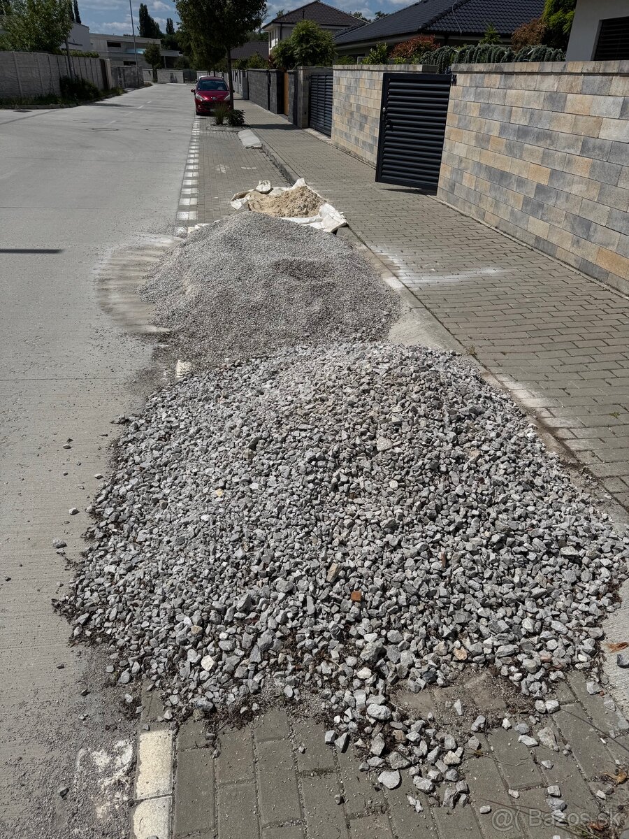 Ponukam za odvoz strk, makadam , piesok