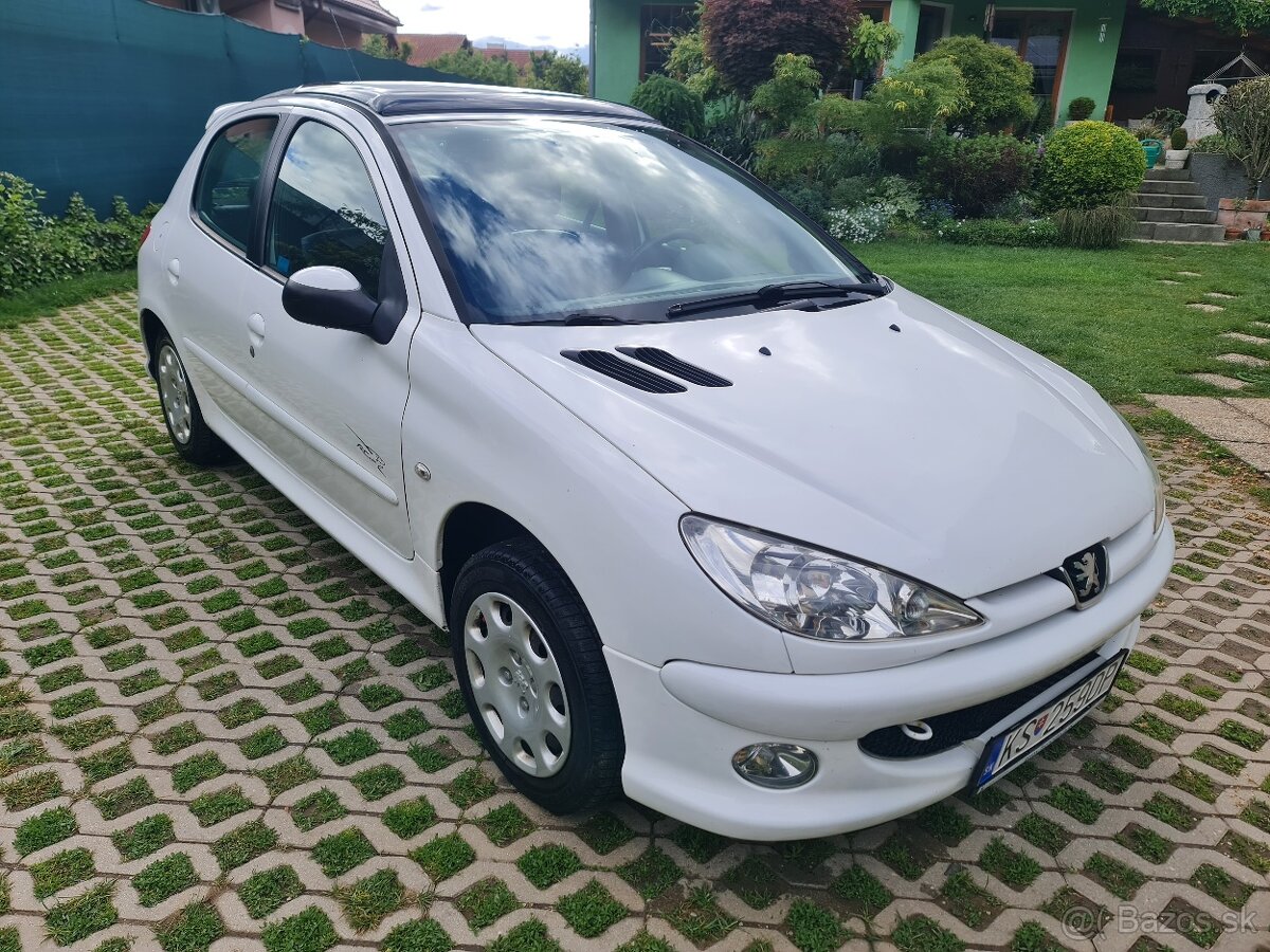 Peugeot 206 1,4 benzín