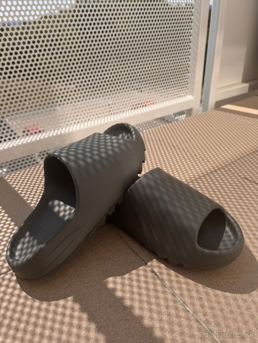 Yeezy slide originál 44