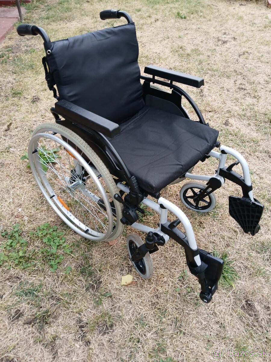 INVALIDNÝ VOZÍK