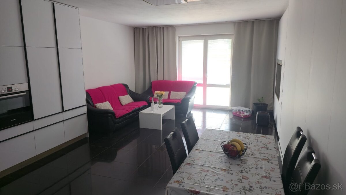 Predám 2 izbový byt 62m2 so záhradou a parkovaním