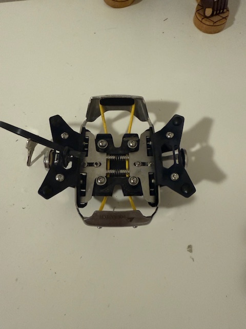 Uzamykací držiak Touratech garmin zumo 390/350/395