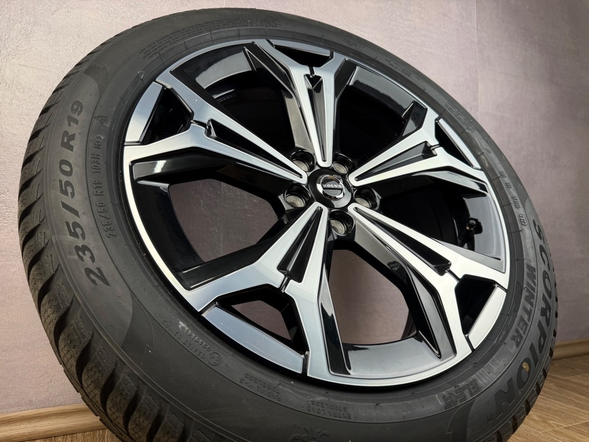 Originál zimní R19 kolesa Volvo XC40 / V90 Cross Country