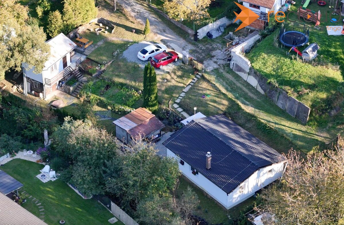 NA PREDAJ MODERNÝ DREVODOM - NOVOSTAVBA S CHATKOU, OBEC BYST