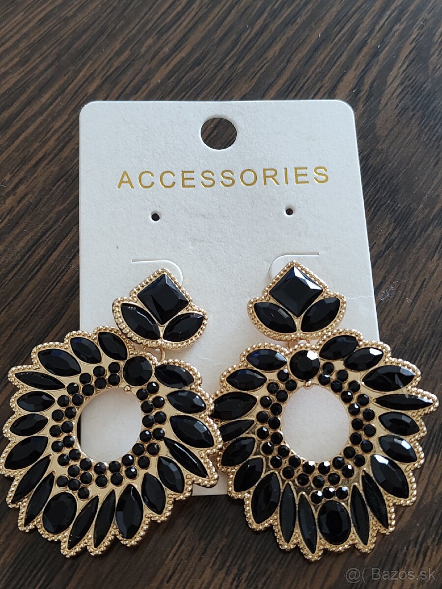 Visiace náušnice s kamienkami