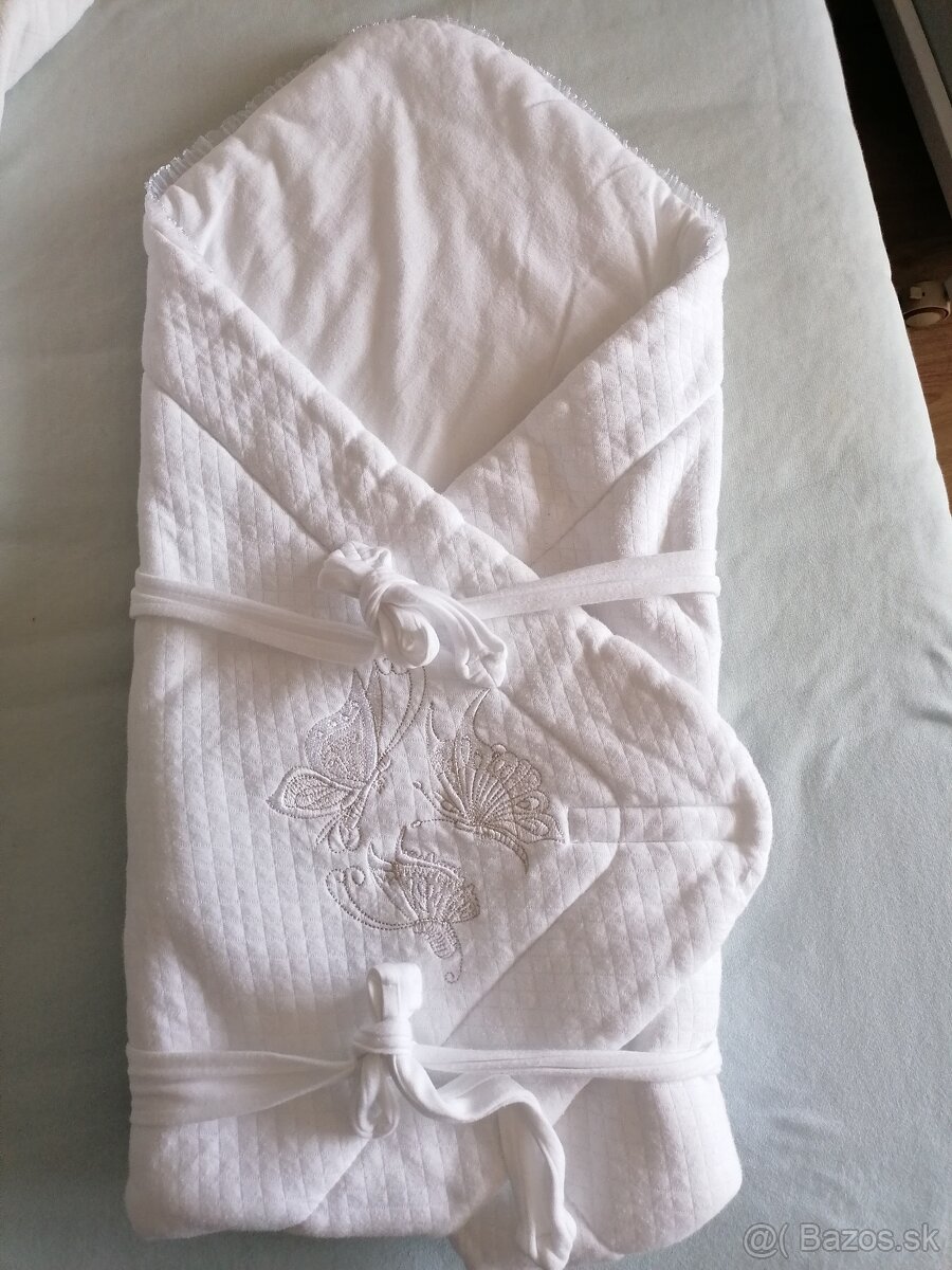 Biela hrubšia zavinovačka a zelená zavinovačka