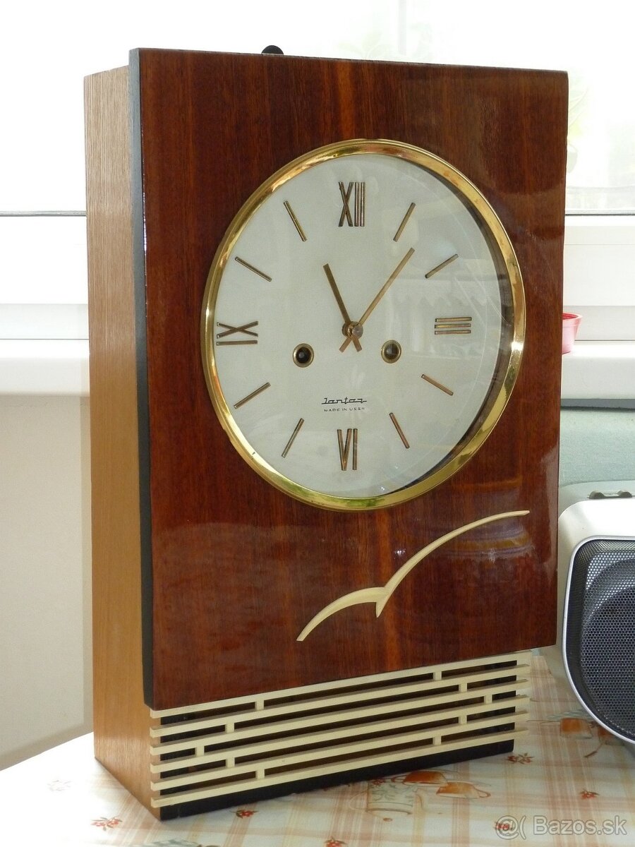 Predám nástenné hodiny Jantar, made in USSR, funkčné