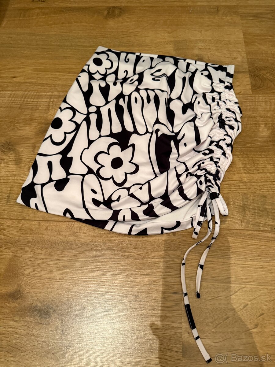 Mini vzorovaná sukňa