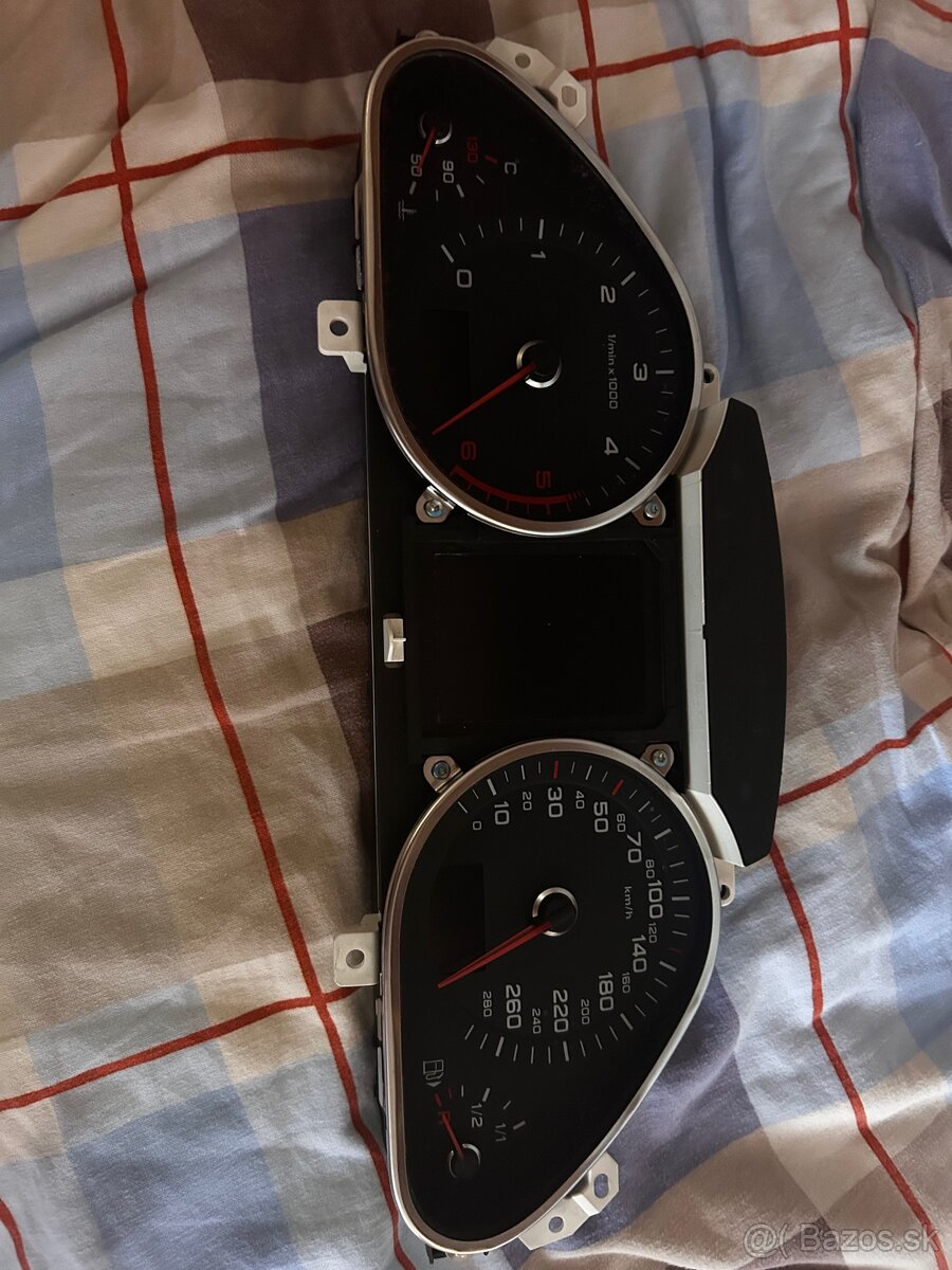 Farebne budiky Audi A6 C6