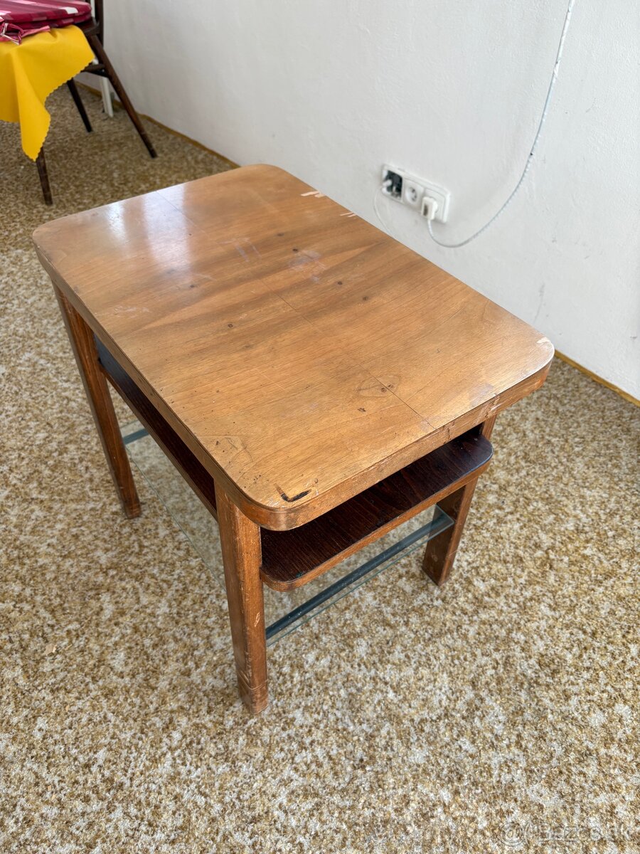 Krasny retro stolik