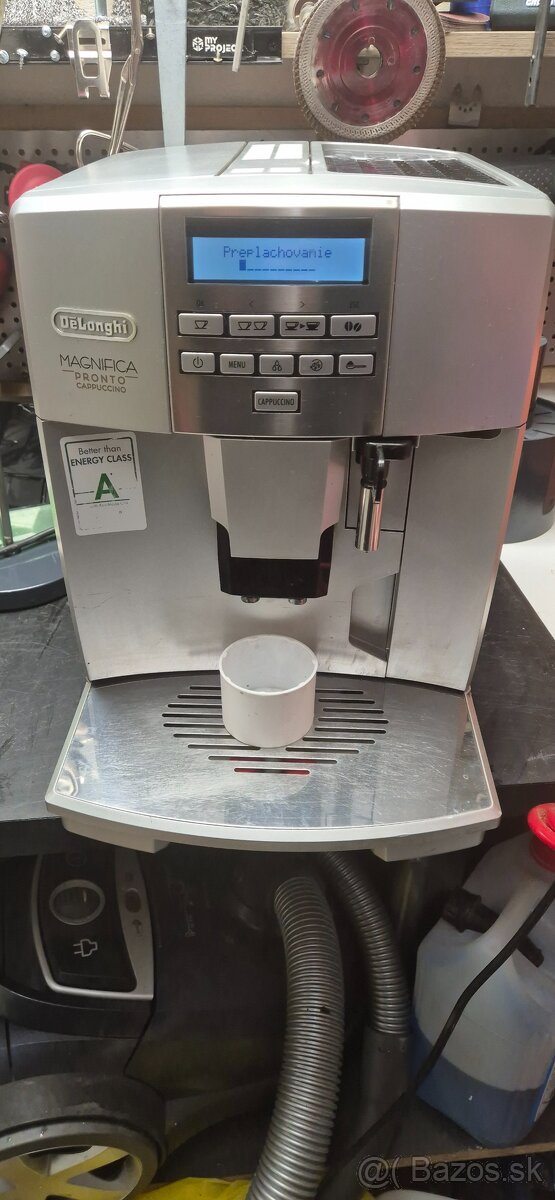 DeLonghi ESAM 04.350S Magnifica NEFUNKCNY