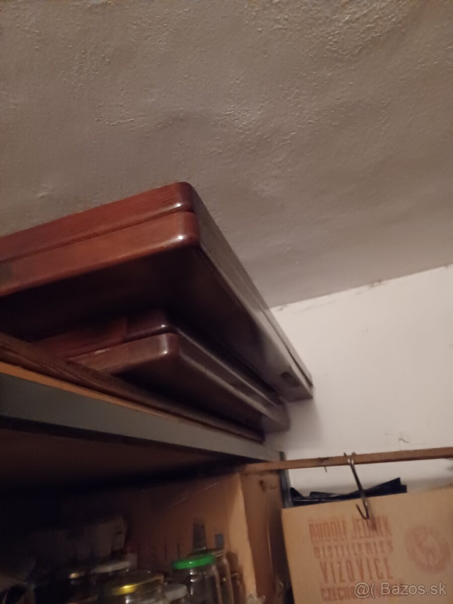 Spálňa z orechové dreva