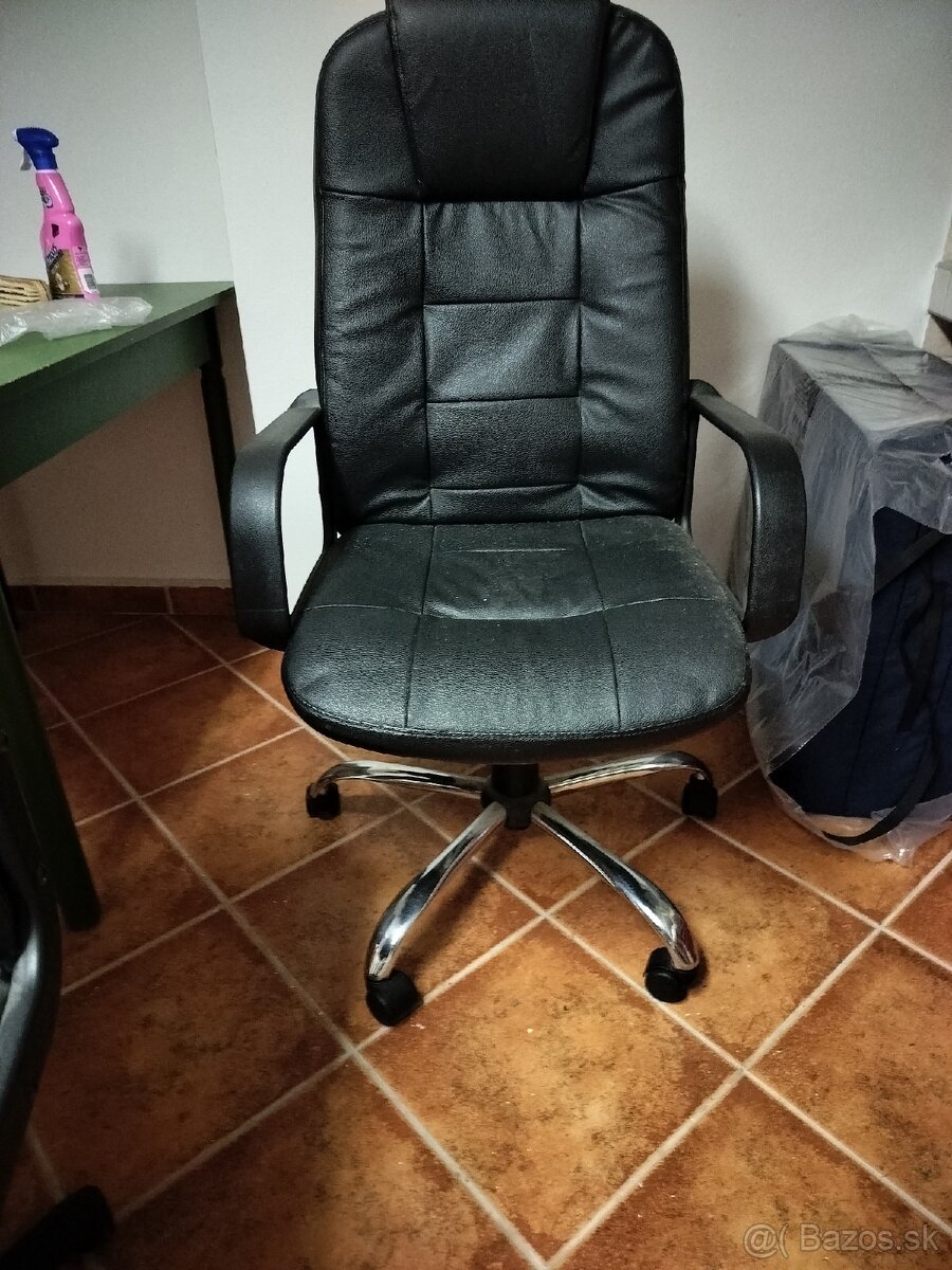 Kancelárske kožené kreslo