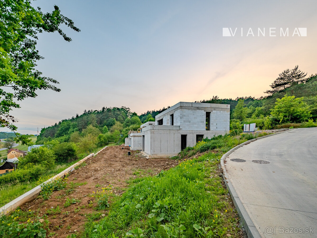 IBA U NÁS 4i rodinný dom s garážou a pozemkom 710m2, PB