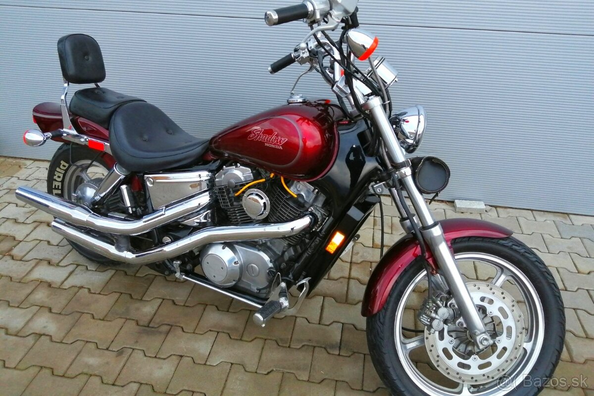 HONDA SHADOW VT1100 V TWIN, / KRÁSNY originál stav,