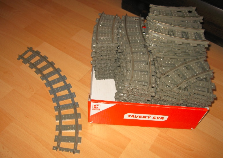 74 x zahnute LEGO kolaje 9V