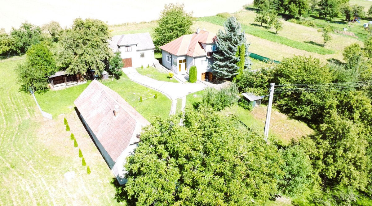 Veľké rodinné sídlo v štýle súkromného rezortu, NÁROČNÉMU